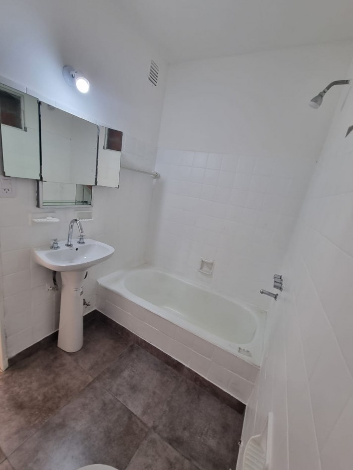 Alquiler Temporario 2 Ambientes, SIN MUEBLES, Austria 2100, Recoleta